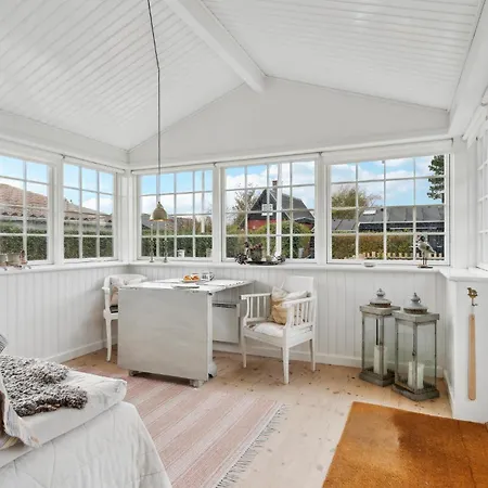 Gorgeous In With Kitchen Holiday home *