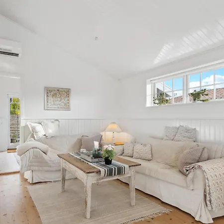 Gorgeous In With Kitchen Assens